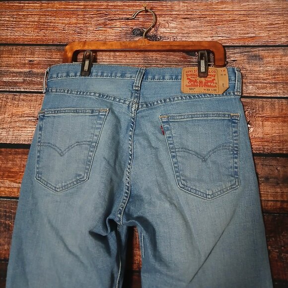Levi's 501 Jeans Size 33X32 Original Fit Button Fly Light Blue Denim Stretch - Picture 5 of 9